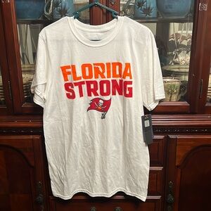 Men’s medium fanatics Tampa Bay Buccaneers Florida Strong shirt